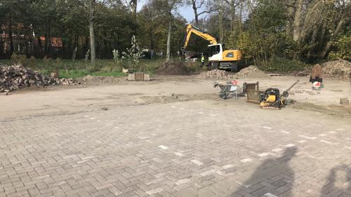 werkzaamheden parkeerterrein Laone